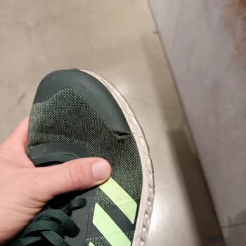 Adidas Ayakkabının Hızla Yırtılması Ve Markanın Kalite Sorunu