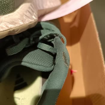 Adidas Ayakkabının Hızla Yırtılması Ve Markanın Kalite Sorunu