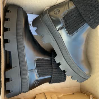 Yarım Saatte Ayakları Yara Yapan Bot Ve İade Sorunu