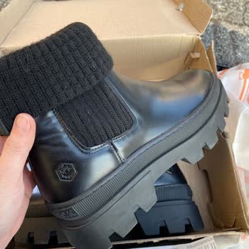 Yarım Saatte Ayakları Yara Yapan Bot Ve İade Sorunu