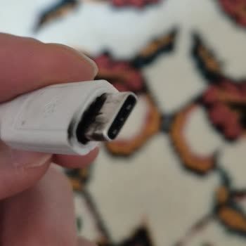 Spigen Şarj Aleti Patladı: Hem Maddi Kayıp Hem Mağduriyet