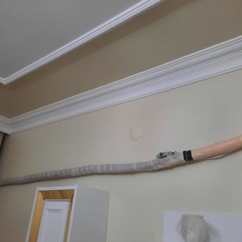 Özensiz Klima Kurulumu Ve Zarar Gören Duvar