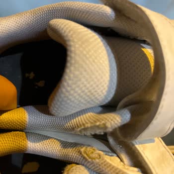 Adidas Ayakkabılar: 20 Günde Aşınma Sorunu