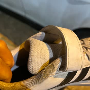 Adidas Ayakkabılar: 20 Günde Aşınma Sorunu