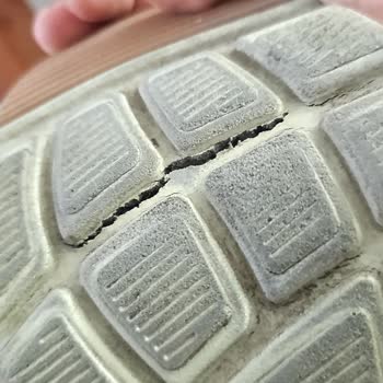 Skechers Ayakkabı Tabanı Kırıldı Ve Su Alıyor