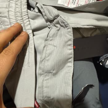 Eksik Düğmeli Pantolon Şoku