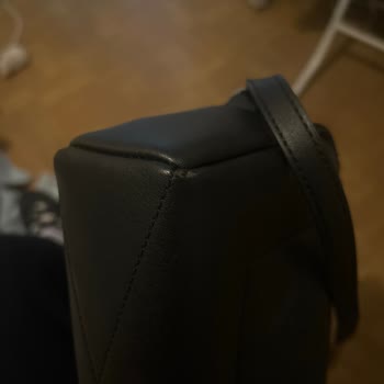Calvin Klein Çantamda Beklenmedik Soyulmalar Ve Garanti Sorunu