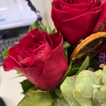 Özel Günde Hayal Kırıklığı: Çiçekler Solmuş Ve Yıpranmış