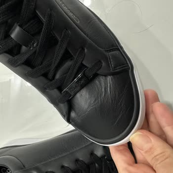Calvin Klein Ayakkabıda İlk Giyimde Buruşma Sorunu