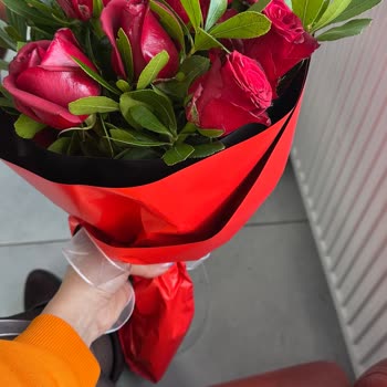 Bora Flora Çürümüş Güller Koyup Göndermiş