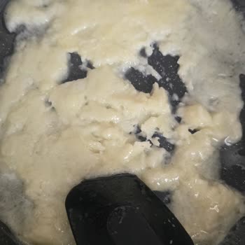 Petrol Kokulu Peynir Skandalı: Kediler Bile Yemiyor!