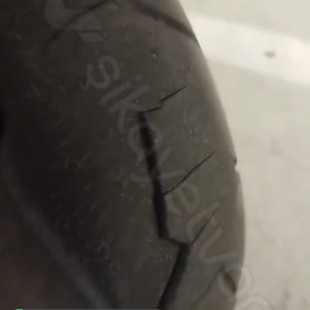 Pirelli Diablo Rosso SC (Lastik Bir Ay Olmadan Parçalanmaya Başladı)