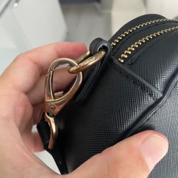 Valentino Çantada Erken Renk Atması Ve Yetersiz Hizmet