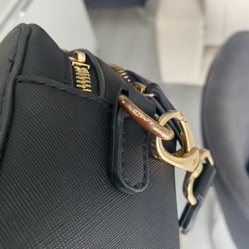 Valentino Çantada Erken Renk Atması Ve Yetersiz Hizmet