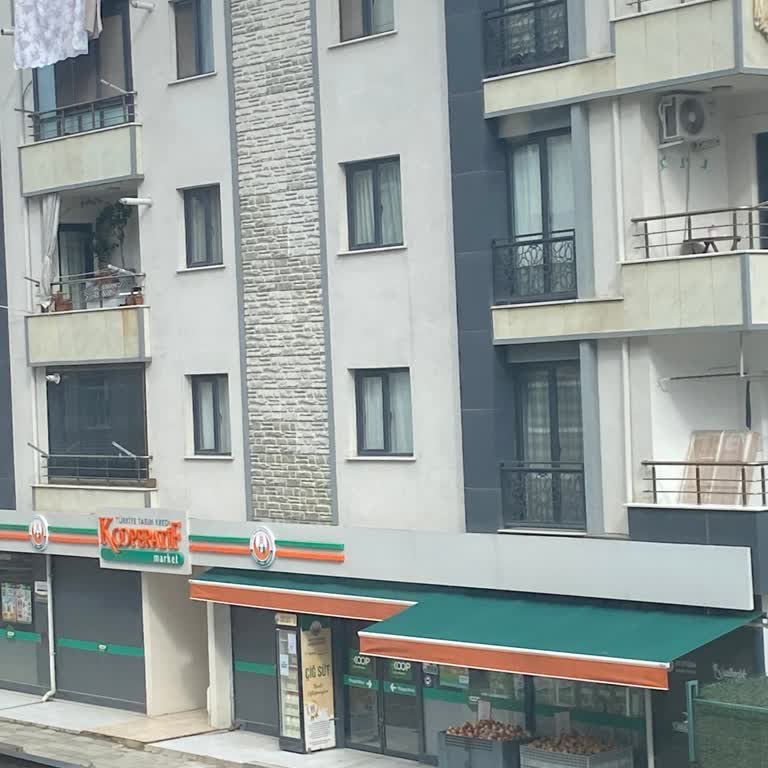 Erken Kapanan Market Ve İlgisiz Çalışanlar