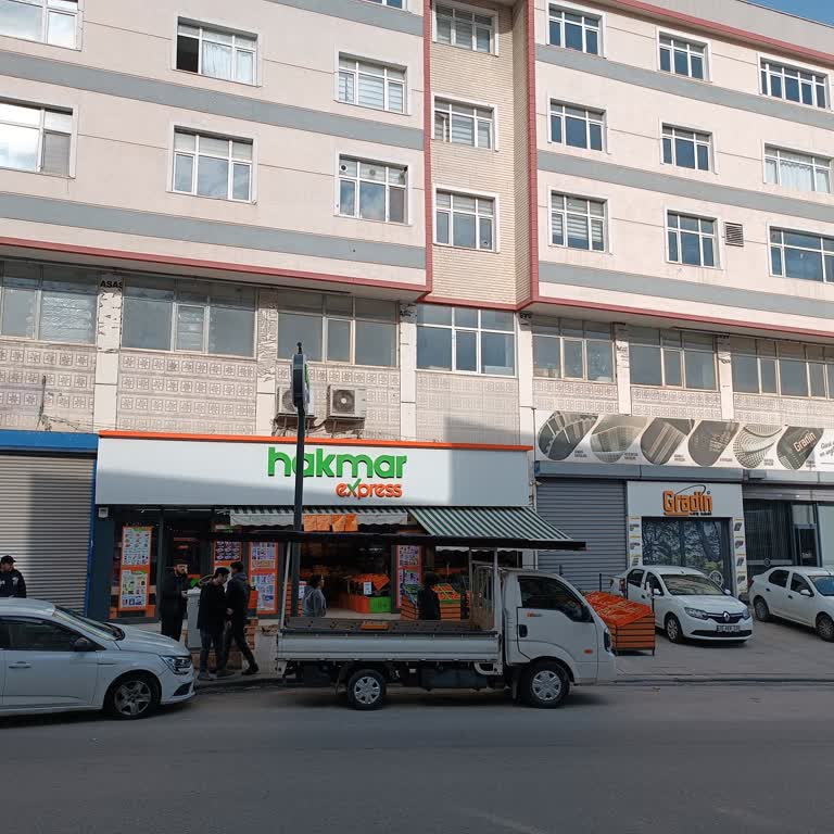 Hakmar Esenkent Şubesi'nde Yavaş Hizmet Ve Personel İlgisizliği