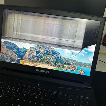 Kırılabilir Etiketine Rağmen Paramparça Bilgisayar