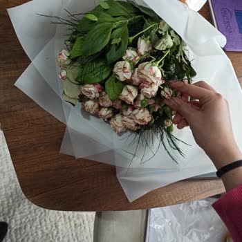 Sevgililer Günü İçin Verilen Siparişte Hayal Kırıklığı: Solmuş Ve Pahalı Çiçekler