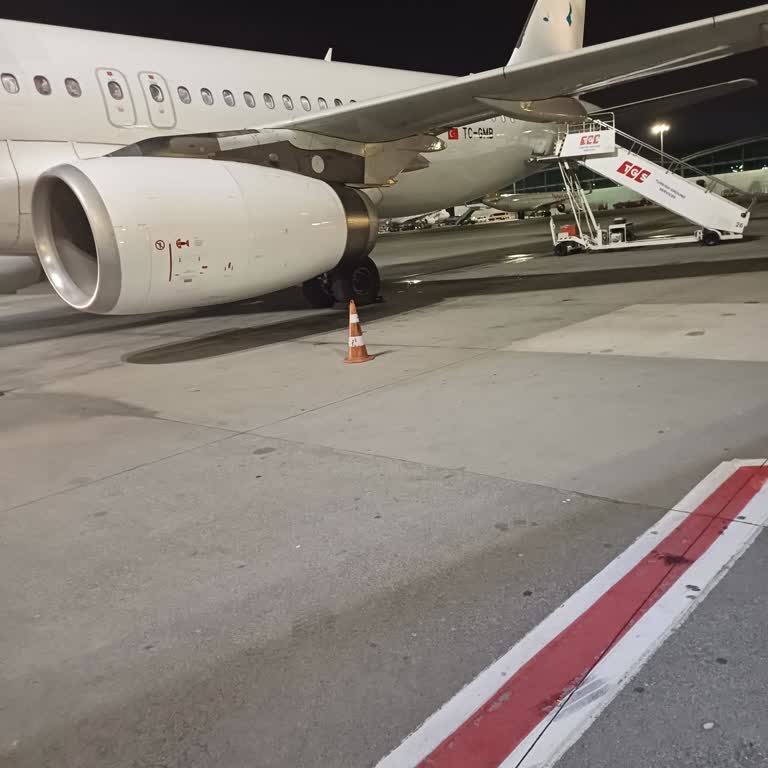 Ajet Uçuşta Yaşanan Teknik Arıza Ve Yetersiz Bilgilendirme