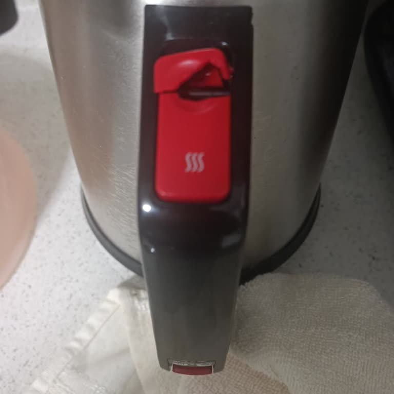 Arçelik Çaycı Düğmesi Kendi Kendine Kırıldı