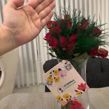 Sevgililer Günü Kabusu: Geç Teslimat Ve Hayal Kırıklığı Yaratan Çiçek Aranjmanı