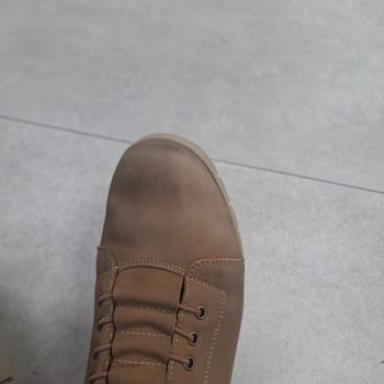 Ayakkabı Temizleyici Ürünü Renk Değişimine Sebep Oldu