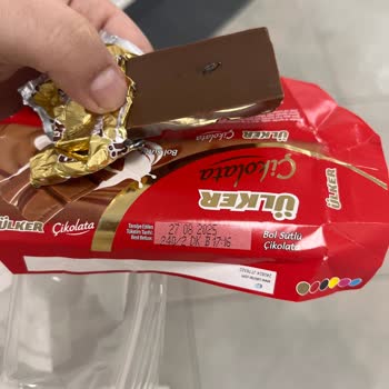 Çikolatadan Çıkan Böcek Şoku!