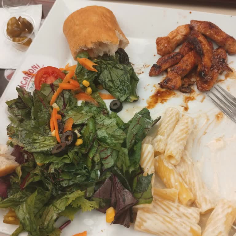 Macaroni Şubesinde Kalite Düşüşü Ve Bayat Ürünler