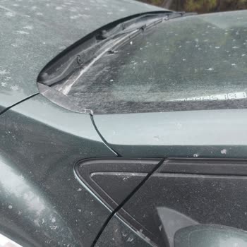 Otoparkta Aracıma Bilerek Tuz Atılıyor