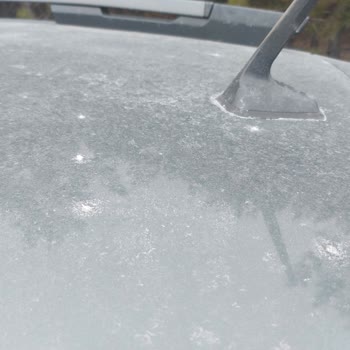 Otoparkta Aracıma Bilerek Tuz Atılıyor