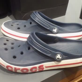 Crocs Terlikler Sıcakta Şekil Değiştirdi