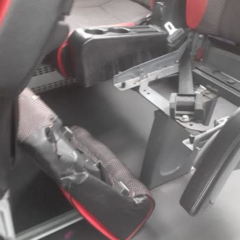 Yolculuk Sırasında Kırık Koltuklar Ve İlgisiz Çalışanlar