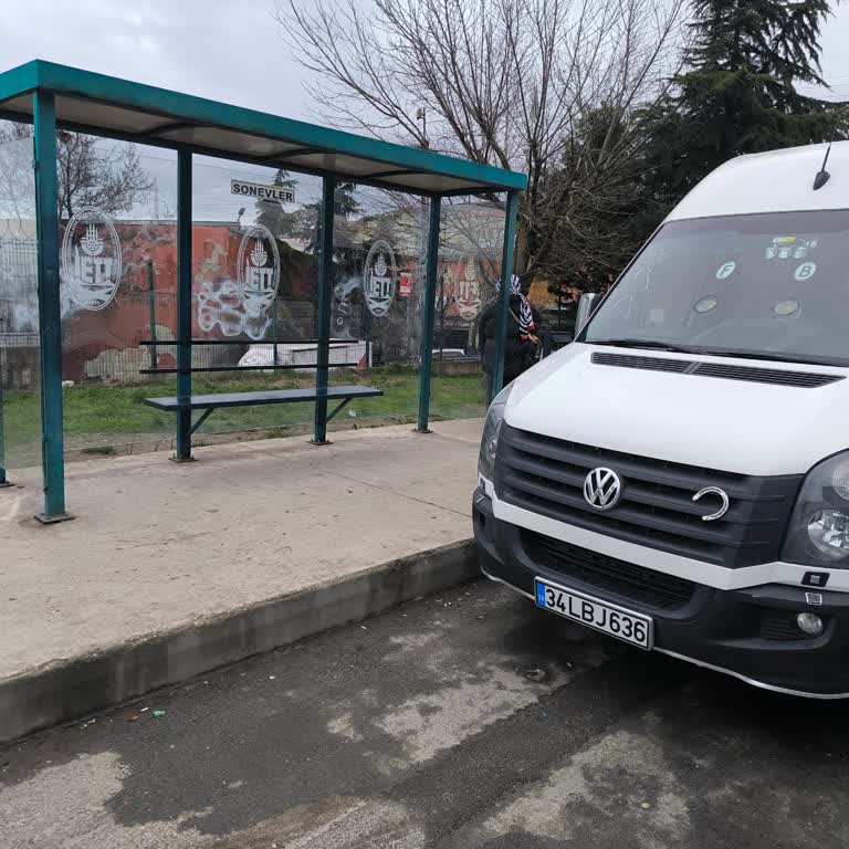 Esenyurt Sonevler Caddesi'nde Durağa Yanaşamayan Otobüsler