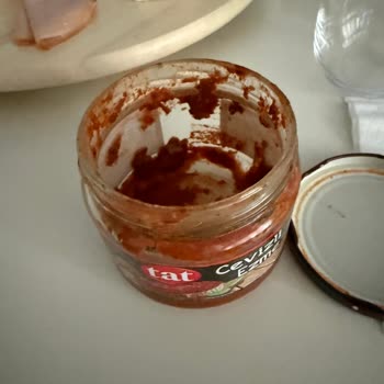 Tat Cevizli Ezme İçinde Tehlikeli Cam Parçası