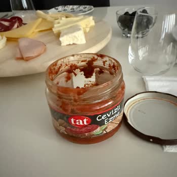 Tat Cevizli Ezme İçinde Tehlikeli Cam Parçası