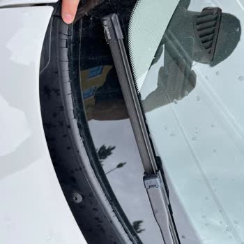 BMW 116i Ön Cam Fitilleri Dökülüyor