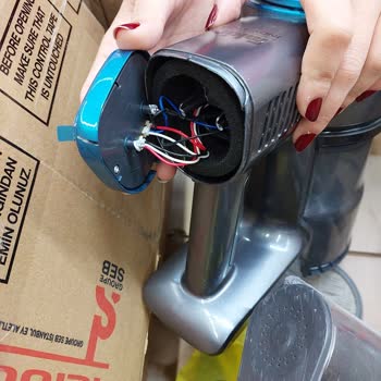 Kırık Ve Eksik Parçalarla Geri Dönen Süpürge