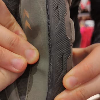 Garanti Kapsamındaki Ayakkabıda Yırtılma Sorunu