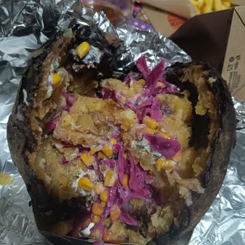 Yanmış Ve Eksik Malzemeli Kumpir Hayal Kırıklığı