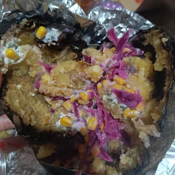 Yanmış Ve Eksik Malzemeli Kumpir Hayal Kırıklığı