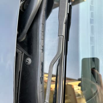 BMW 116i F20 Ön Cam Fitilleri Sorunu: Premium Markaya Yakışmayan Görüntü