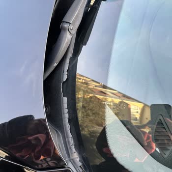 BMW 116i F20 Ön Cam Fitilleri Sorunu: Premium Markaya Yakışmayan Görüntü