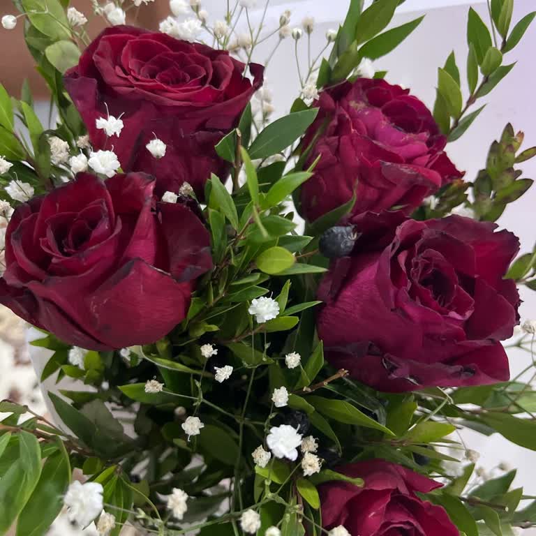 Soluk Ve Çürümeye Yüz Tutmuş Güllerle Hayal Kırıklığı