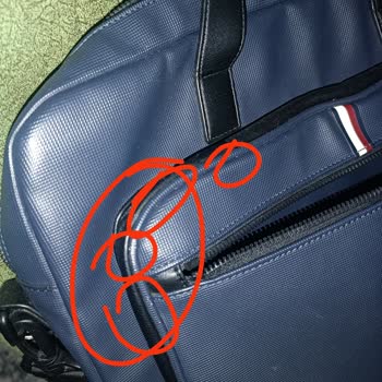 Tommy Hilfiger Çantamın Derisi Sürekli Soyuluyor