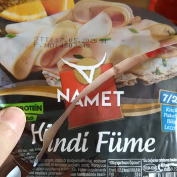BİM'den Aldığım Hindi Füme Etin İçinden Mavi Parçacık Çıktı