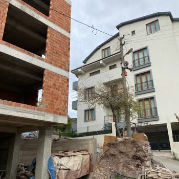 SEDAŞ'ın İhmali: 8 Aydır Kaldırılamayan Elektrik Direği