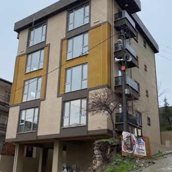 SEDAŞ'ın İhmali: 8 Aydır Kaldırılamayan Elektrik Direği