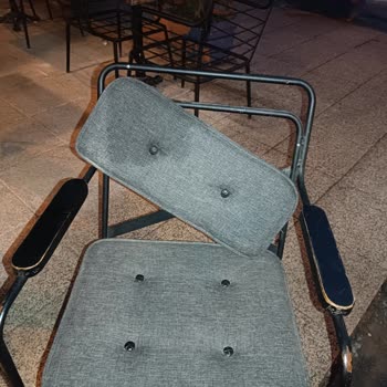 Güvenlik Tehlikesi: Sandalyelerdeki Vidalar Ve Yırtılan Mont