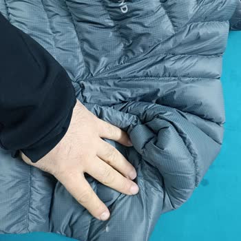 Güvenlik Tehlikesi: Sandalyelerdeki Vidalar Ve Yırtılan Mont