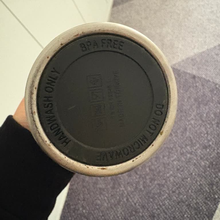 Karaca Züccaciye Termosun 2 Kullanım Sonucu Hemen Altı Paslandı